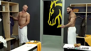 Muted gays in an locker room threesome
