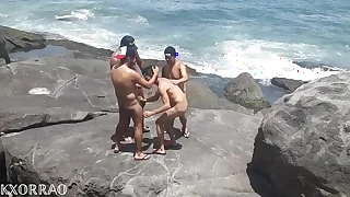 OS PRAÇAS PUTOS NA PRAIA DE ABRICÓ! COM Maldonato Gp VIDEO COMPLETO NO XVIDEO NO MEU XVIDEO RED
