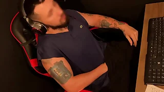 exhibitionist